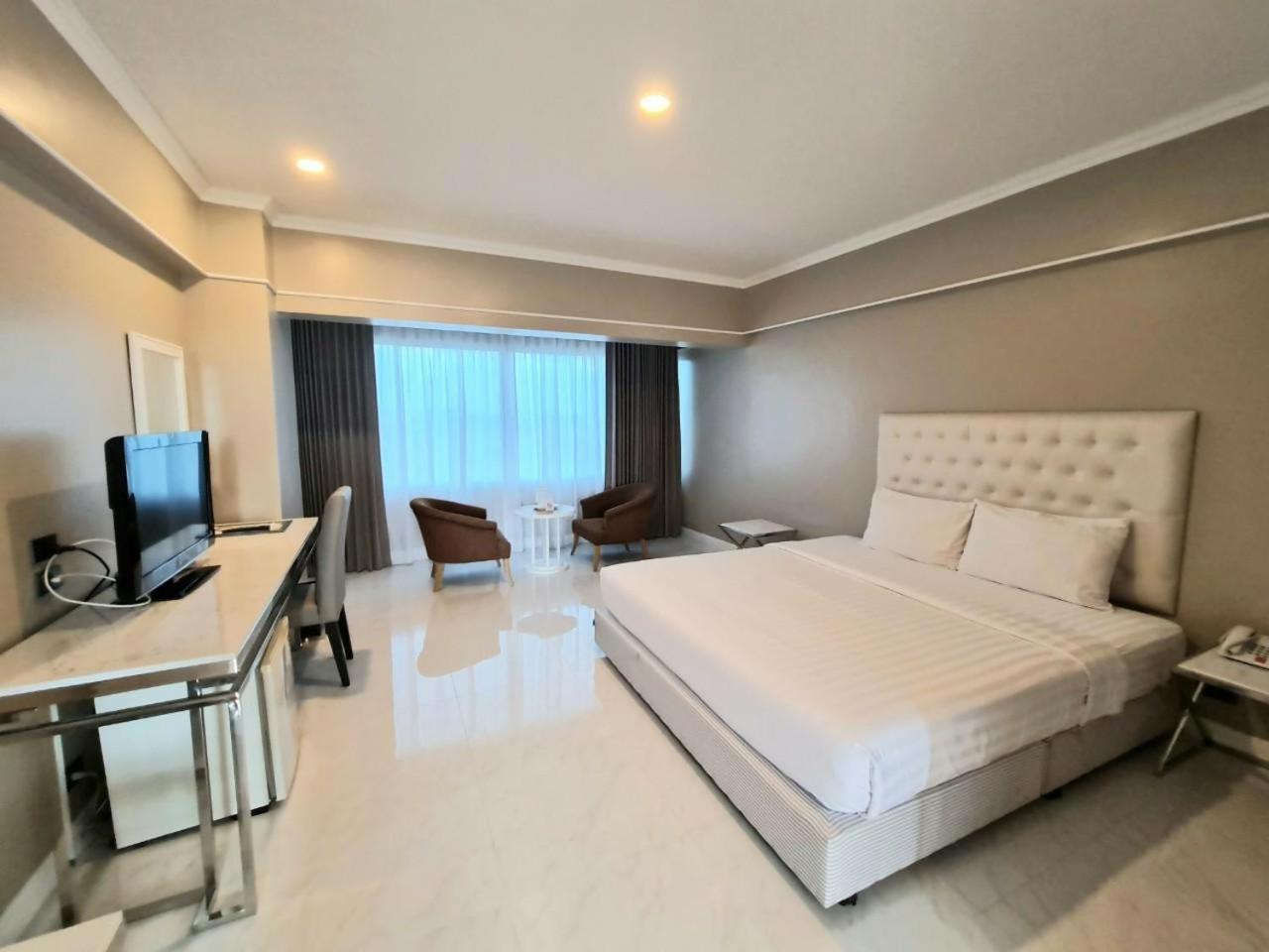 Chaisaeng Palace Hotel Синг Бури Екстериор снимка